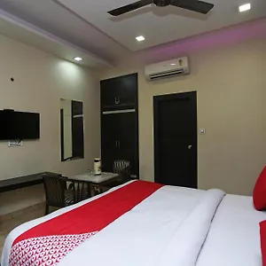 Oyo 27864 Samrat 3* Gurgaon